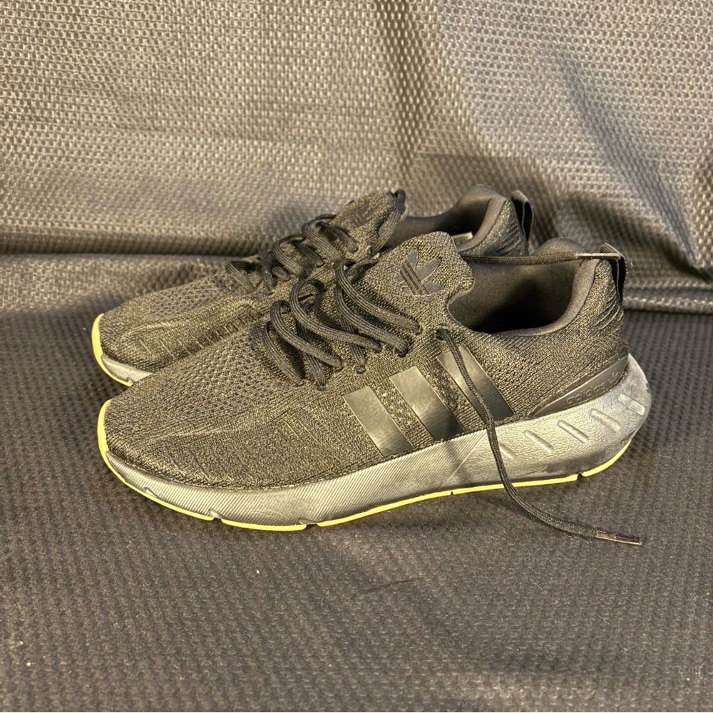 Adidas Swift Run 22 Black on Black